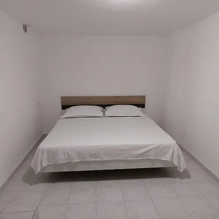 Marcelina 13 * Makarska