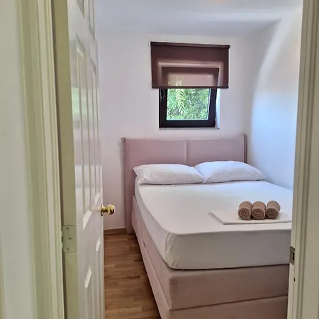 Marcelina 13 * Makarska
